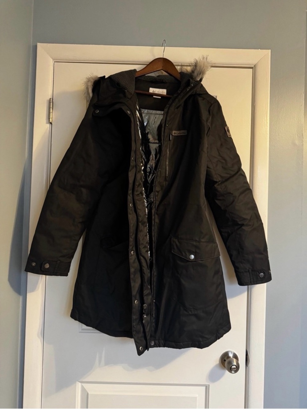 Columbia Black Hooded Ski Parka with Faux-Fur Trim